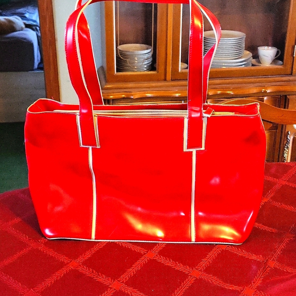 CiTY DKNY Hand bag.